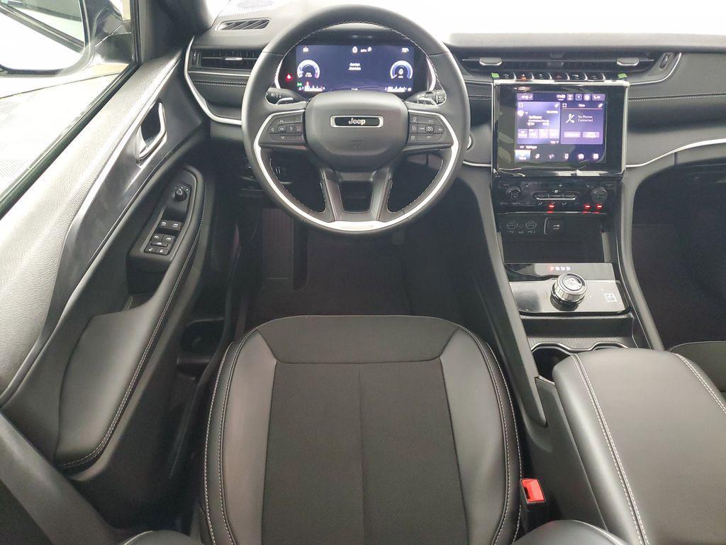 new 2025 Jeep Grand Cherokee car, priced at $38,995