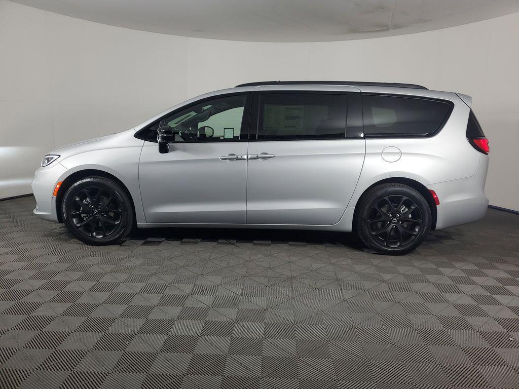 new 2026 Chrysler Pacifica car, priced at $55,110