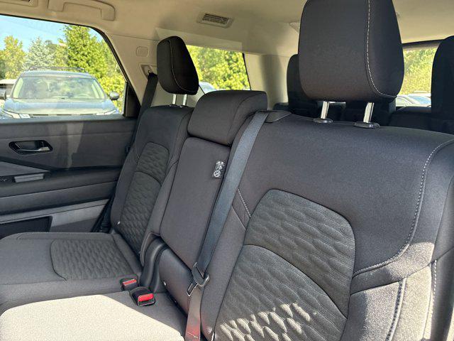 new 2025 Nissan Pathfinder car, priced at $41,189