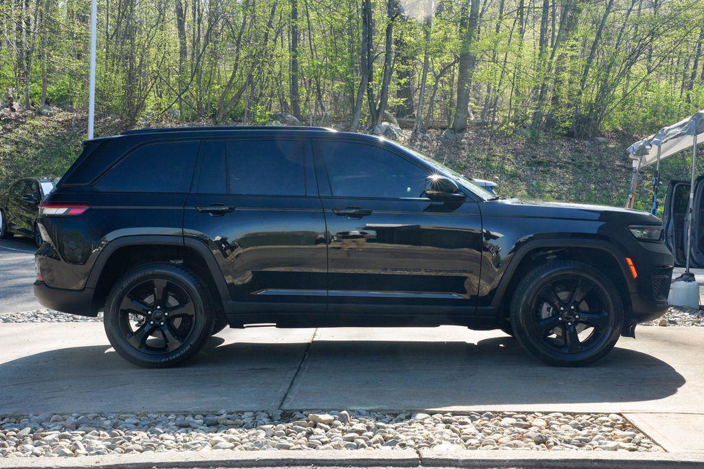 used 2023 Jeep Grand Cherokee car, priced at $28,888