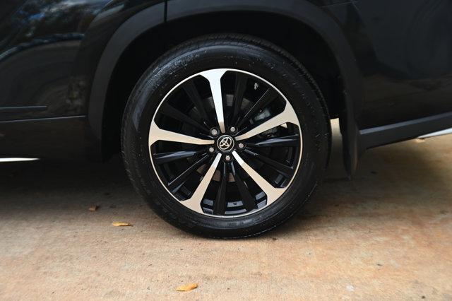 used 2022 Toyota Highlander car, priced at $31,485