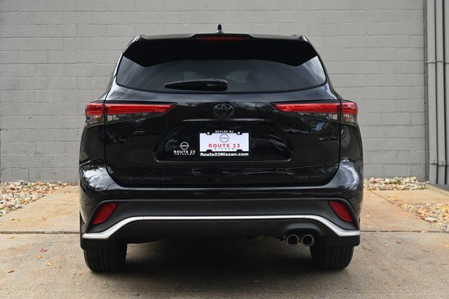 used 2022 Toyota Highlander car, priced at $31,485