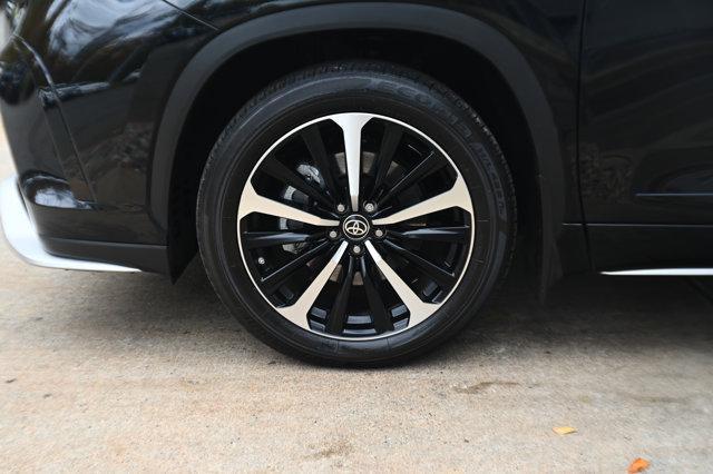 used 2022 Toyota Highlander car, priced at $31,485