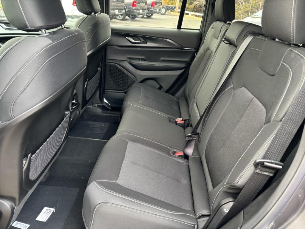 new 2025 Jeep Grand Cherokee car, priced at $32,975