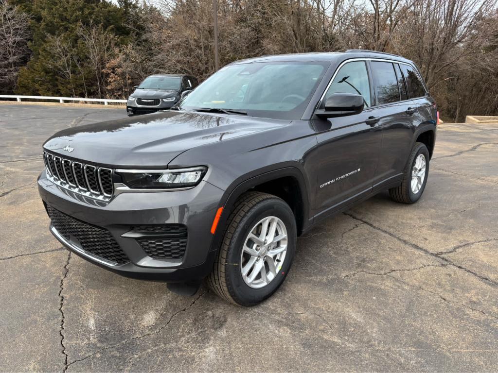 new 2025 Jeep Grand Cherokee car, priced at $32,975