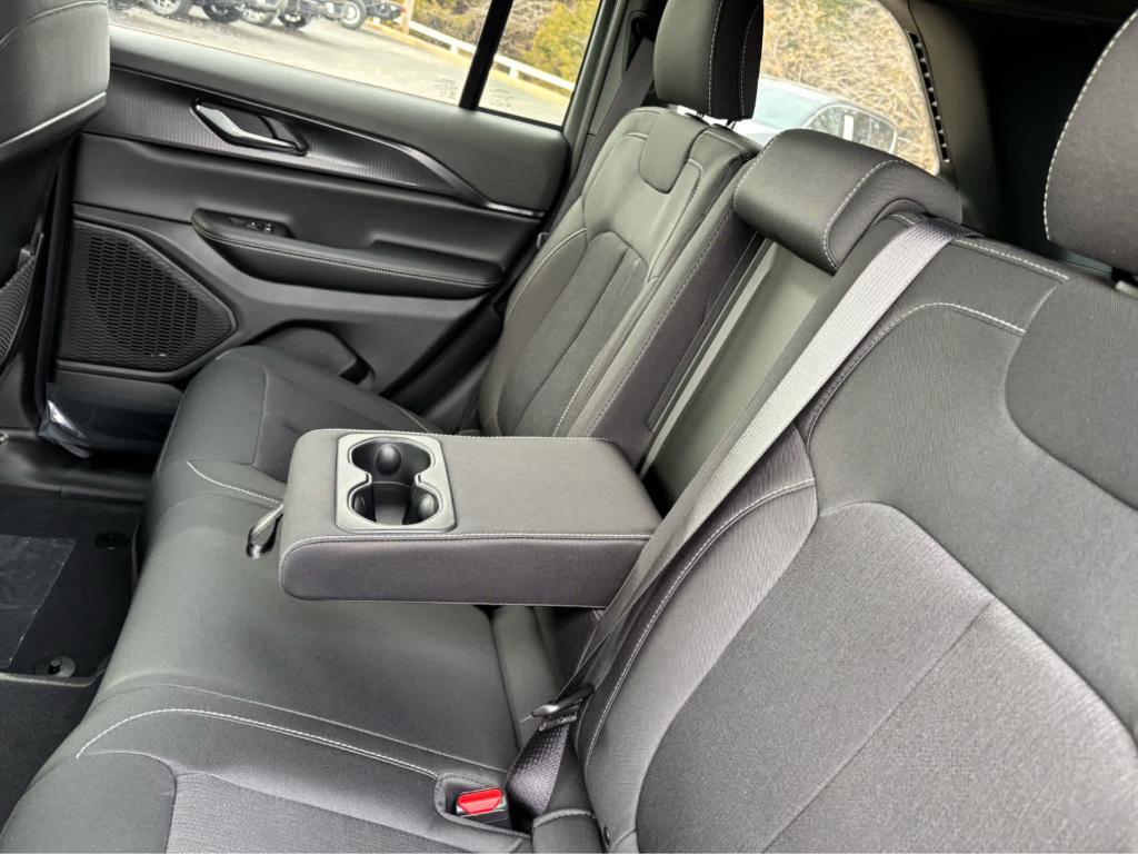 new 2025 Jeep Grand Cherokee car, priced at $32,975