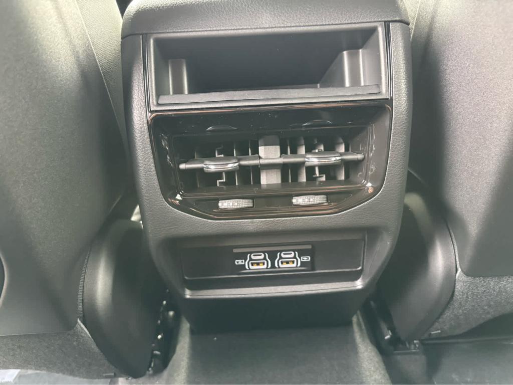 new 2025 Jeep Grand Cherokee car, priced at $32,975