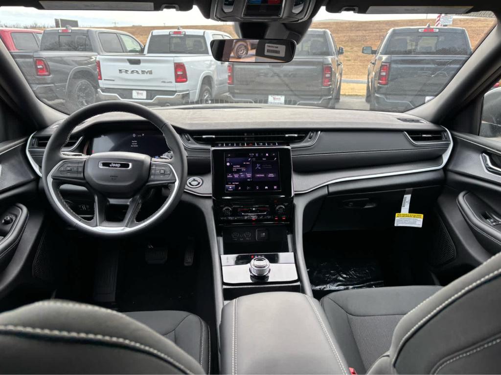 new 2025 Jeep Grand Cherokee car, priced at $32,975