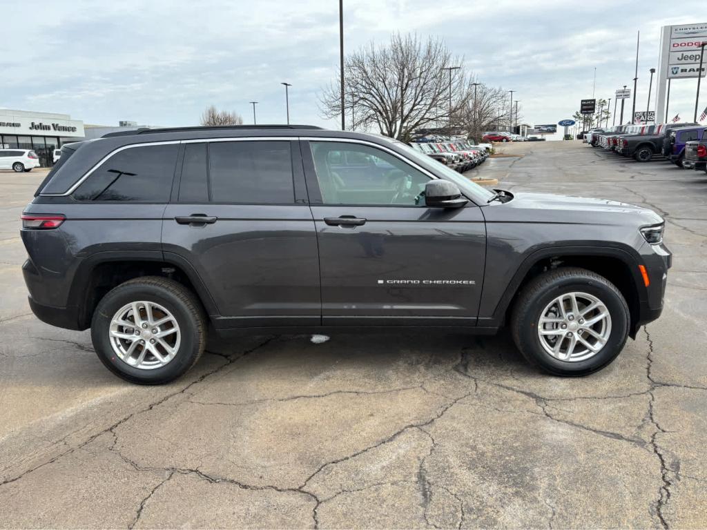 new 2025 Jeep Grand Cherokee car, priced at $32,975