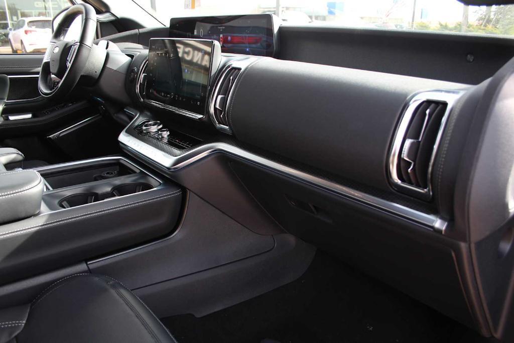 new 2025 Ford Expedition car, priced at $80,230