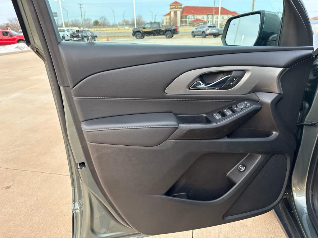 used 2023 Chevrolet Traverse car, priced at $31,330