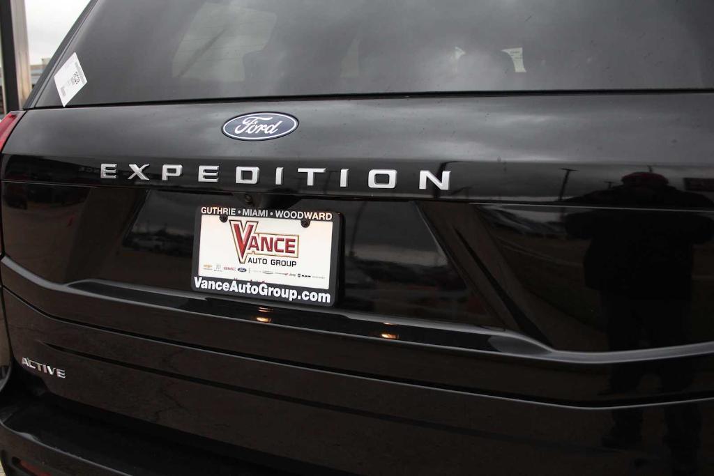 new 2025 Ford Expedition car, priced at $68,345