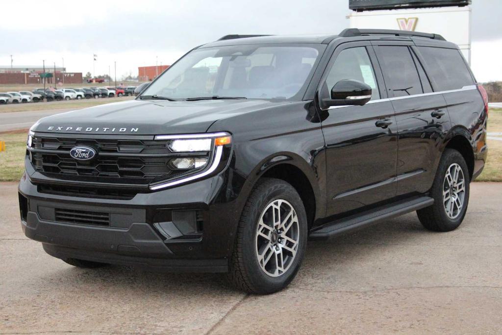 new 2025 Ford Expedition car, priced at $68,345