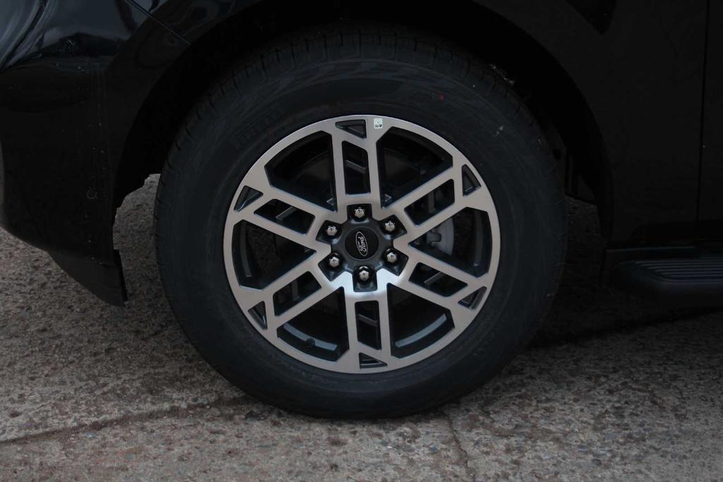 new 2025 Ford Expedition car, priced at $68,345