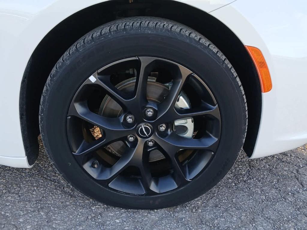 used 2025 Chrysler Pacifica car, priced at $35,000