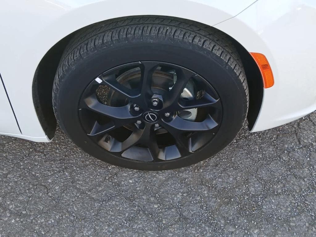 used 2025 Chrysler Pacifica car, priced at $35,000