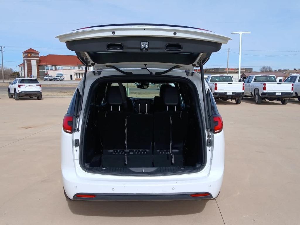 used 2025 Chrysler Pacifica car, priced at $35,000
