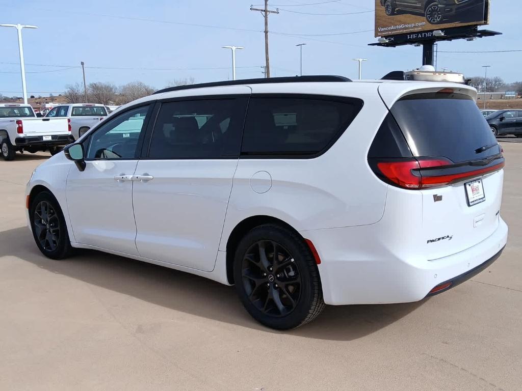 used 2025 Chrysler Pacifica car, priced at $35,000