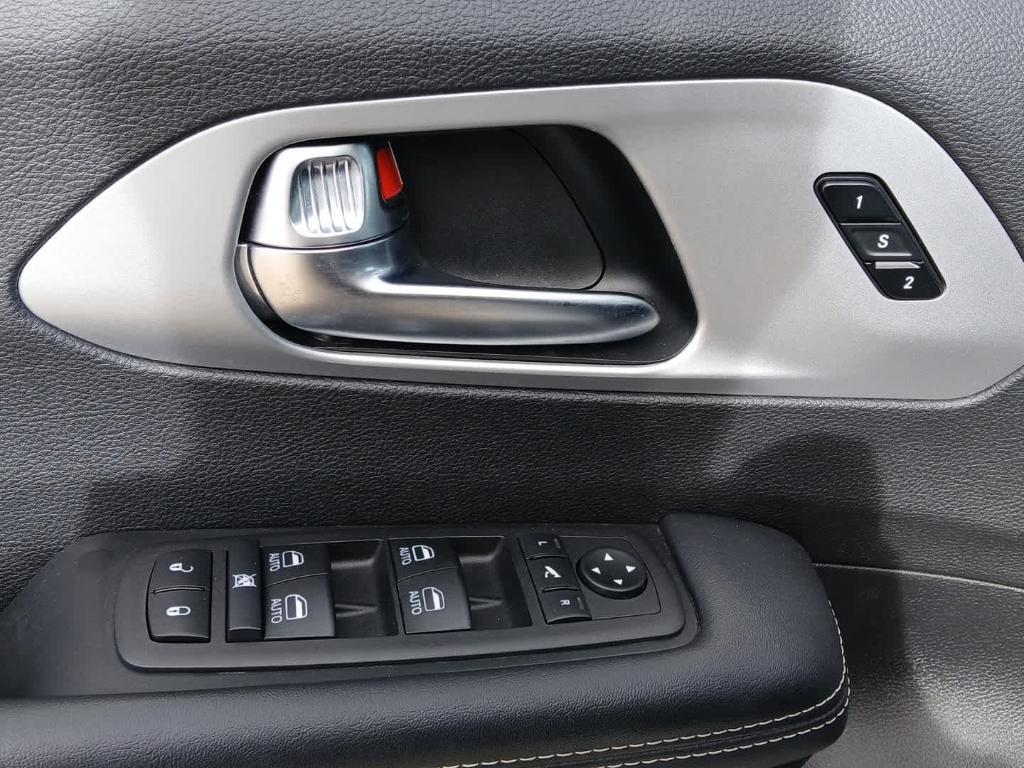 used 2025 Chrysler Pacifica car, priced at $35,000