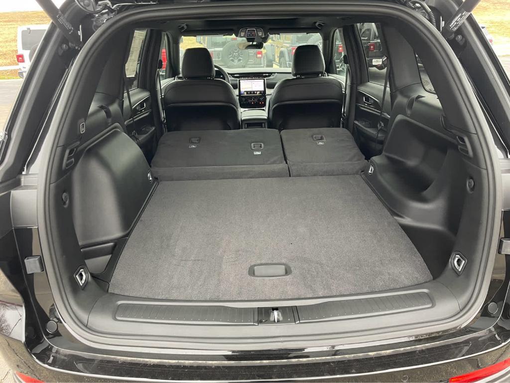 new 2025 Jeep Grand Cherokee car, priced at $43,485