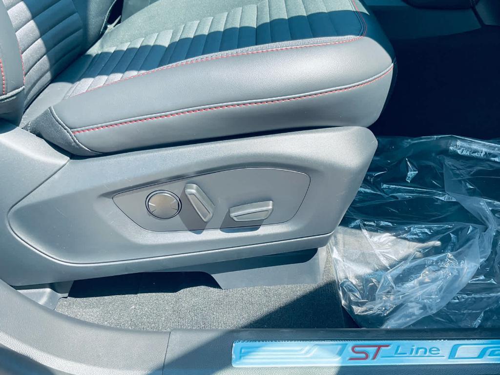 new 2025 Ford Explorer car, priced at $52,265