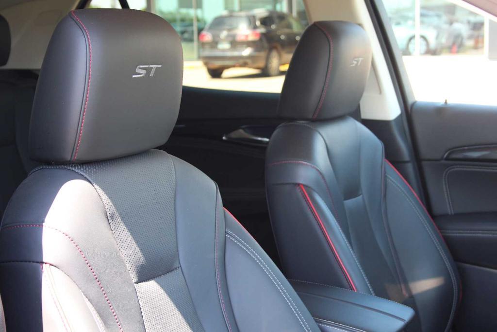 used 2022 Buick Envision car, priced at $23,249