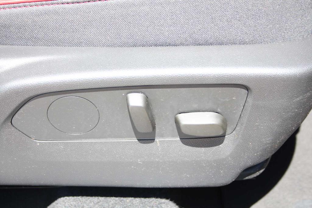 used 2022 Buick Envision car, priced at $23,249