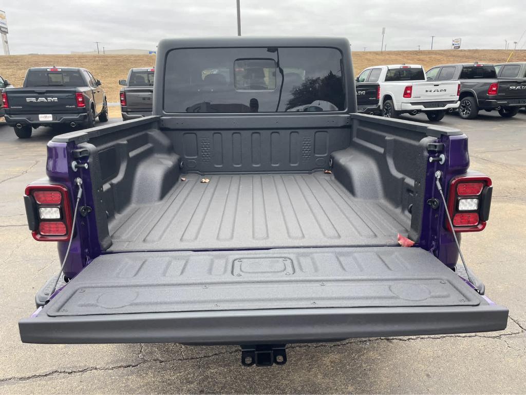 new 2026 Jeep Gladiator car, priced at $49,890