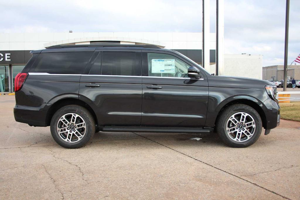 new 2025 Ford Expedition car, priced at $68,385