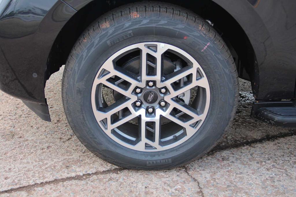 new 2025 Ford Expedition car, priced at $68,385