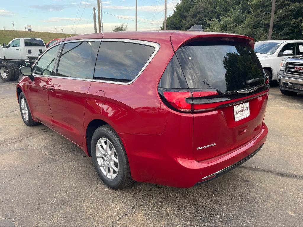 new 2026 Chrysler Pacifica car, priced at $39,775