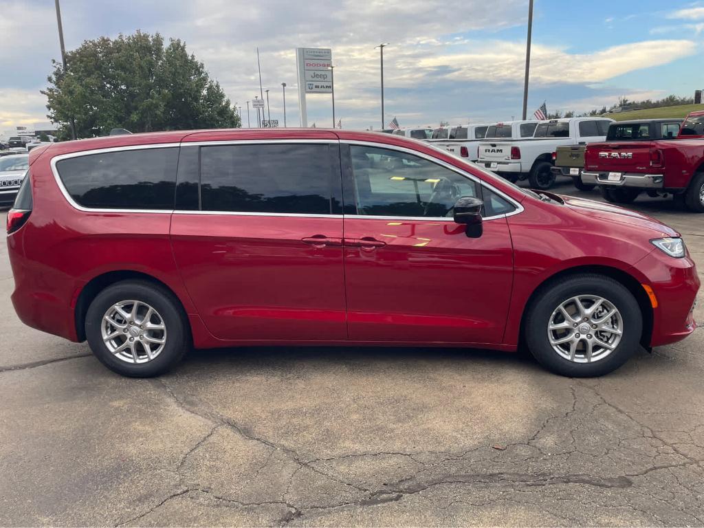 new 2026 Chrysler Pacifica car, priced at $39,775