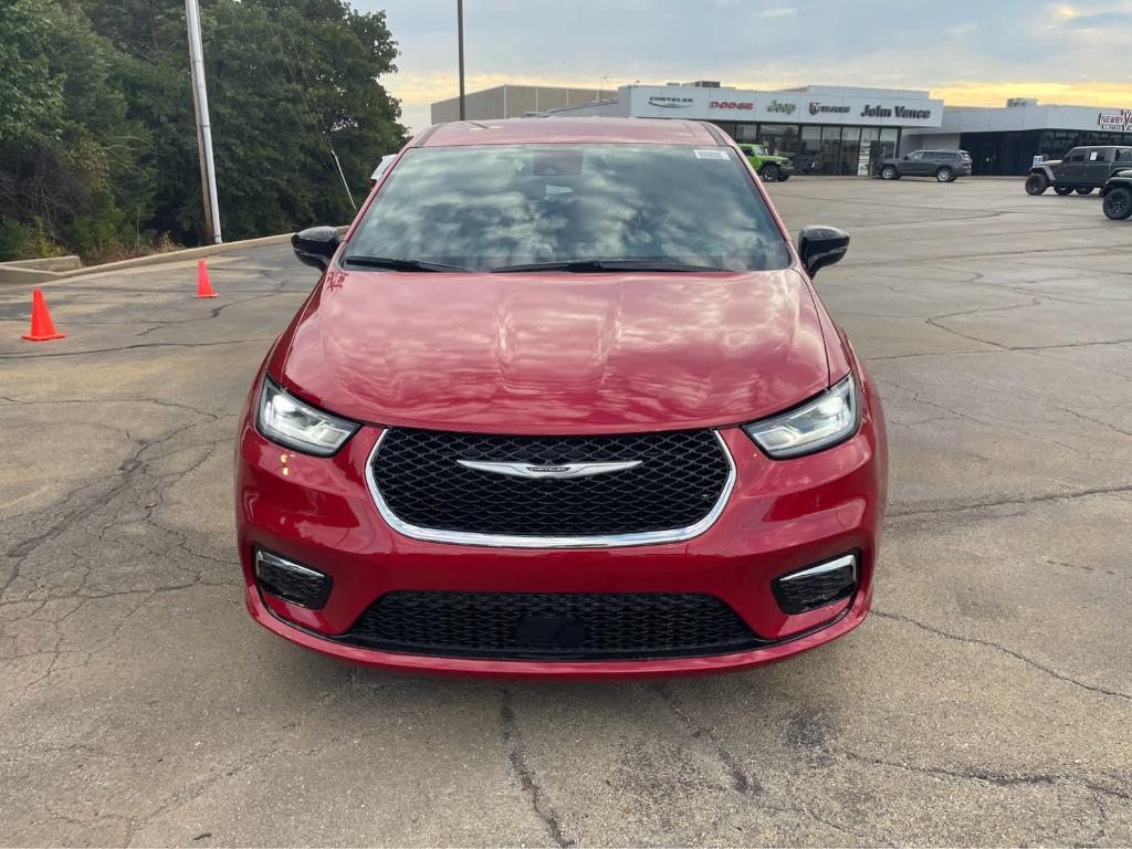 new 2026 Chrysler Pacifica car, priced at $39,775
