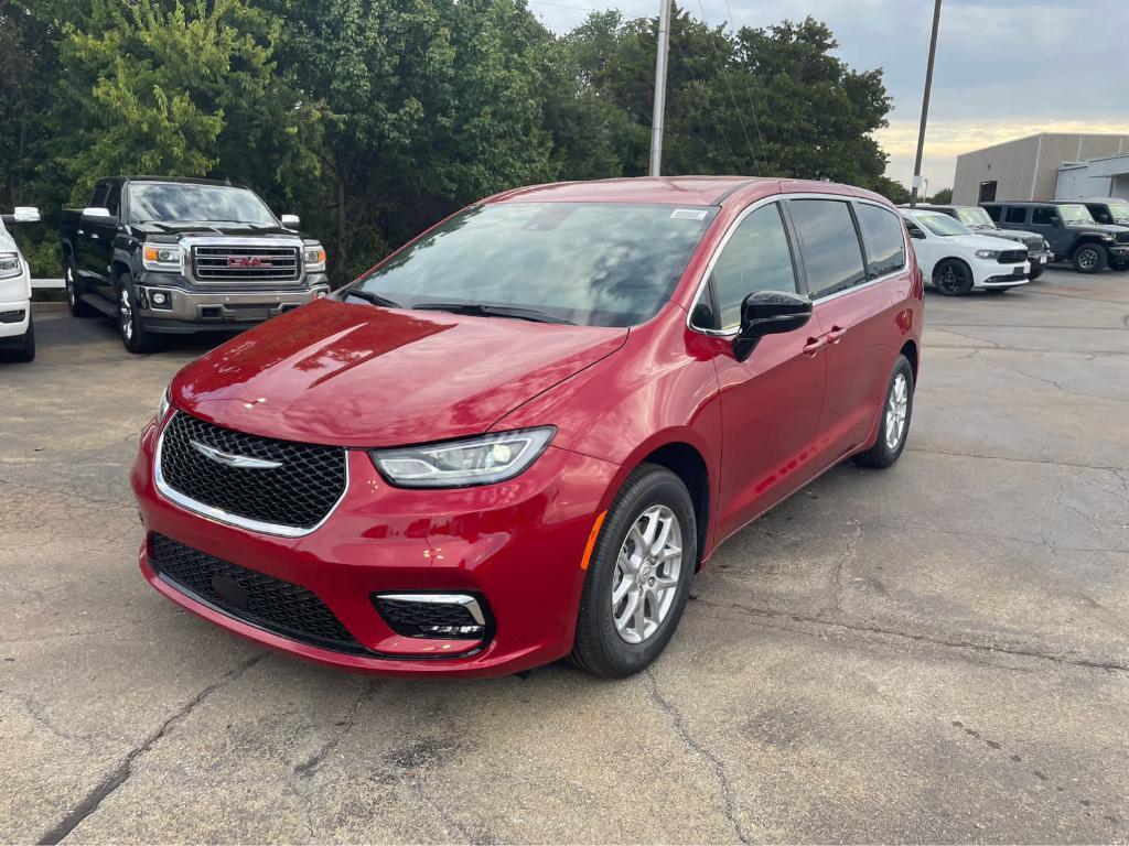 new 2026 Chrysler Pacifica car, priced at $39,775