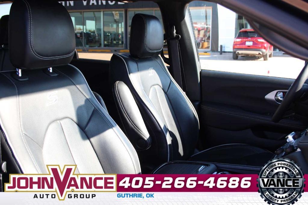 used 2025 Chrysler Pacifica car, priced at $33,750