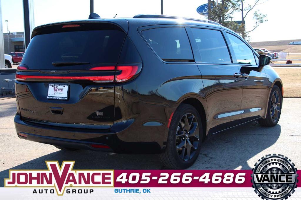 used 2025 Chrysler Pacifica car, priced at $33,750