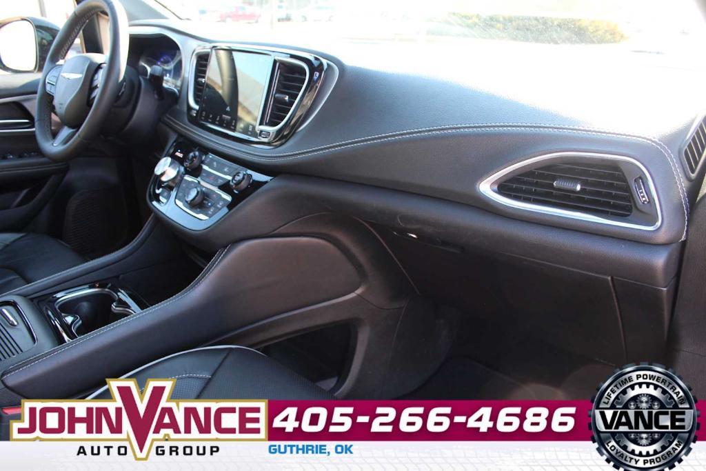 used 2025 Chrysler Pacifica car, priced at $33,750