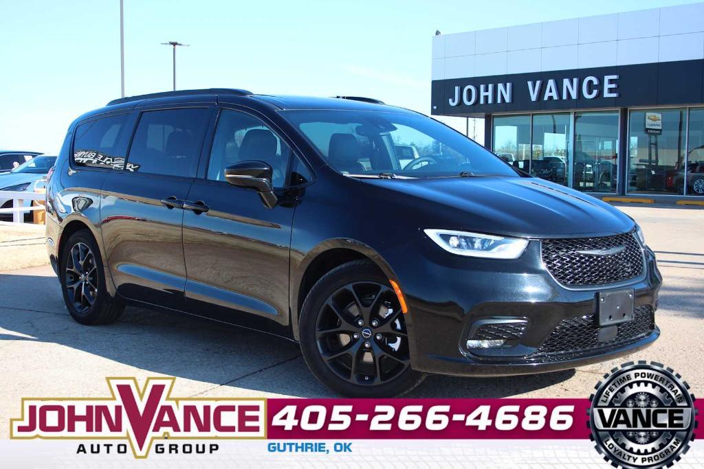 used 2025 Chrysler Pacifica car, priced at $33,750