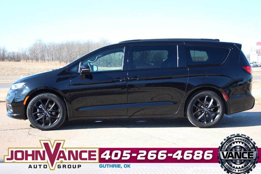used 2025 Chrysler Pacifica car, priced at $33,750