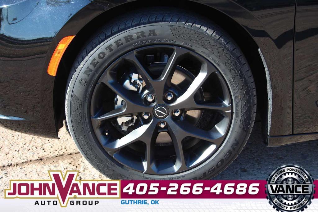 used 2025 Chrysler Pacifica car, priced at $33,750