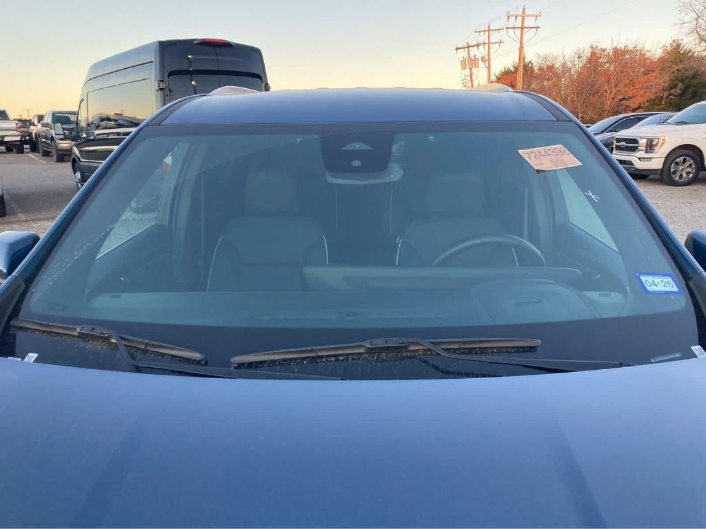 used 2025 Buick Enclave car, priced at $37,370