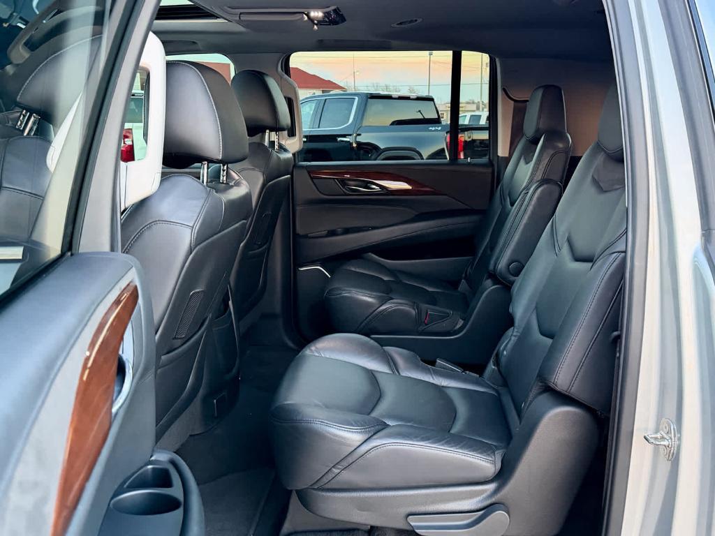used 2019 Cadillac Escalade ESV car, priced at $31,997