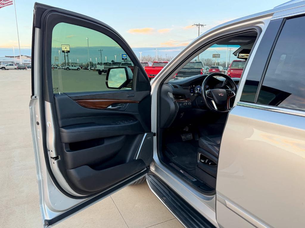 used 2019 Cadillac Escalade ESV car, priced at $31,997