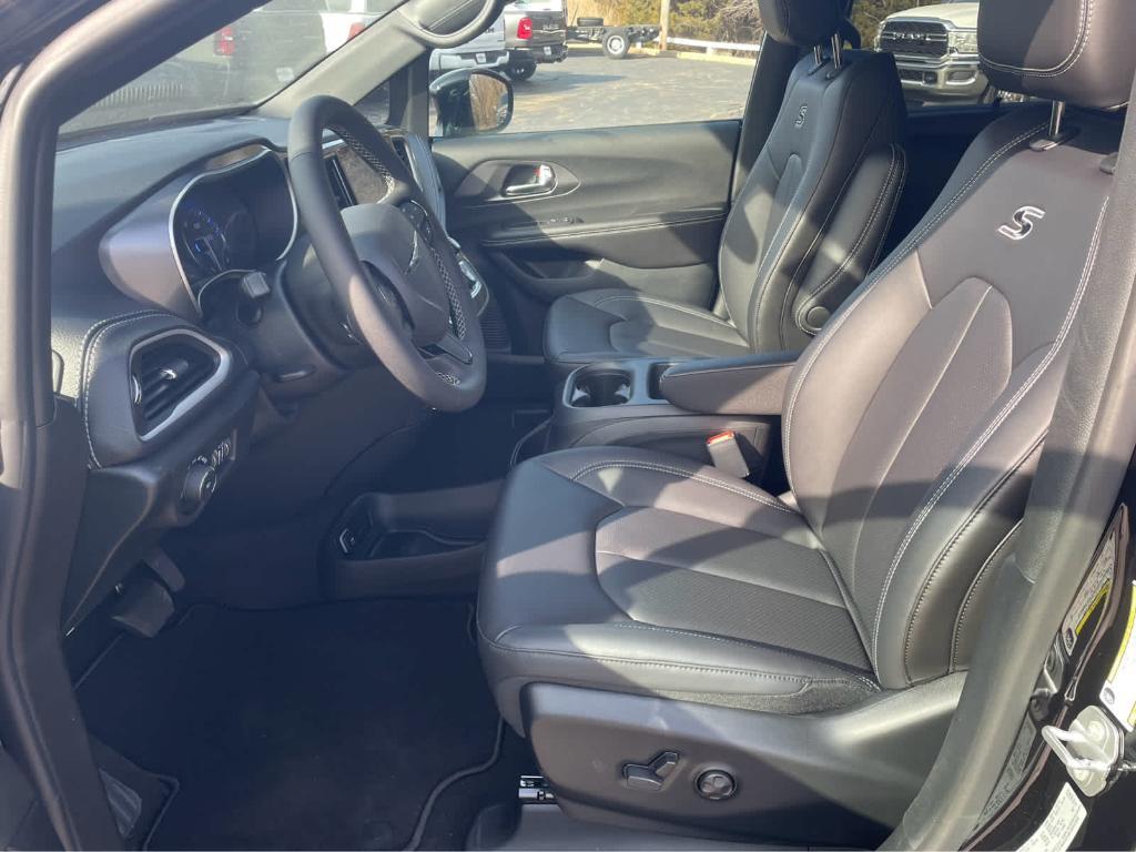 new 2026 Chrysler Pacifica car, priced at $41,410