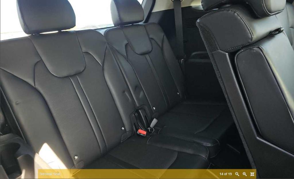 used 2024 Kia Sorento car, priced at $28,367