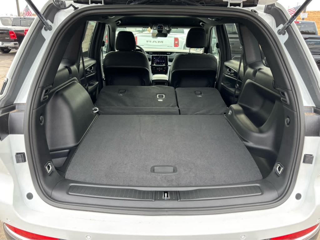 new 2025 Jeep Grand Cherokee car, priced at $32,880