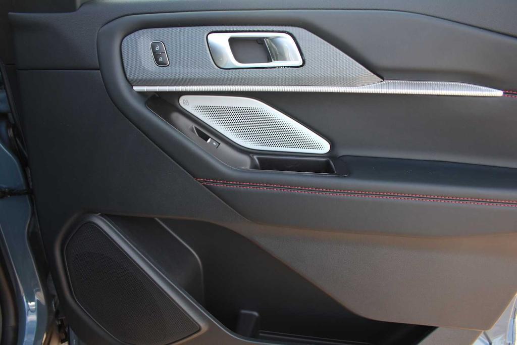 new 2025 Ford Explorer car, priced at $60,805