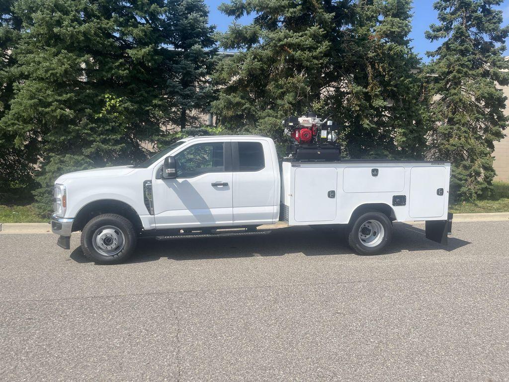 new 2025 Ford F-350 car, priced at $60,370