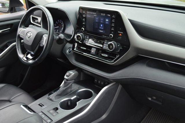 2020 Celestial Silver Metallic Toyota Highlander