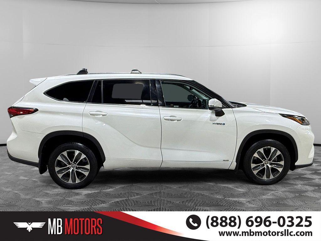 used 2020 Toyota Highlander Hybrid car, priced at $31,995